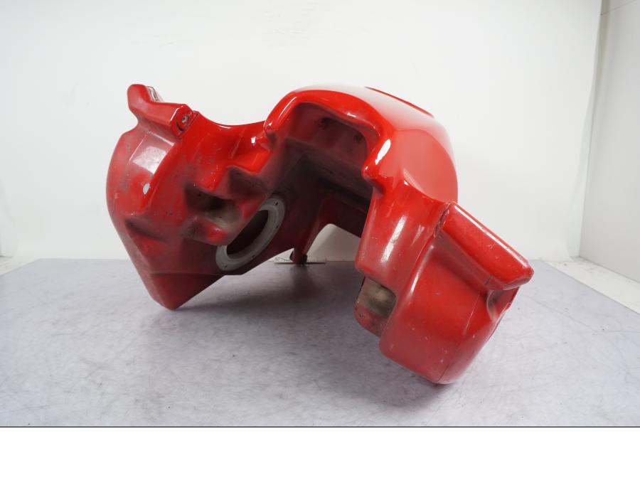 Snett nerifrån på Bensintank från en BMW R 1100 RS -1997 motorcykel.