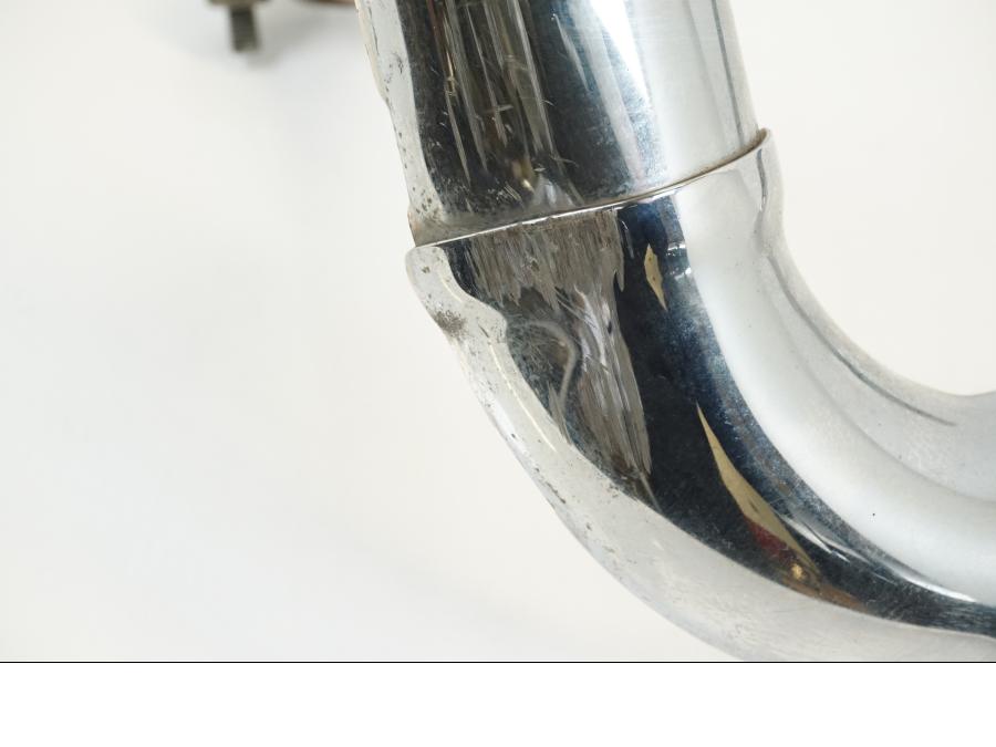 Snett uppifrån på Grenrör från en Triumph Speedmaster -2006 motorcykel.