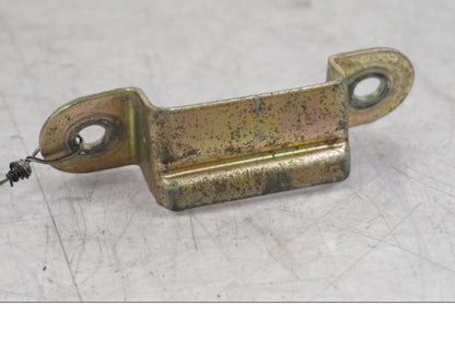 Höger sida på Sadelfäste från en Suzuki VZ 800 -2000 motorcykel.