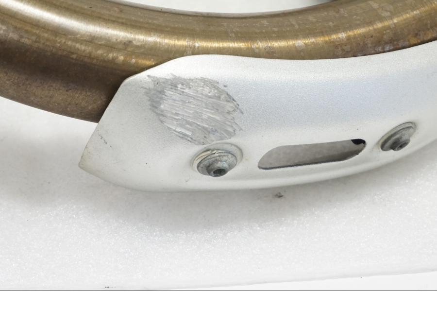 Baksidan på Grenrör från en Ducati Monster 696 -2010 motorcykel.