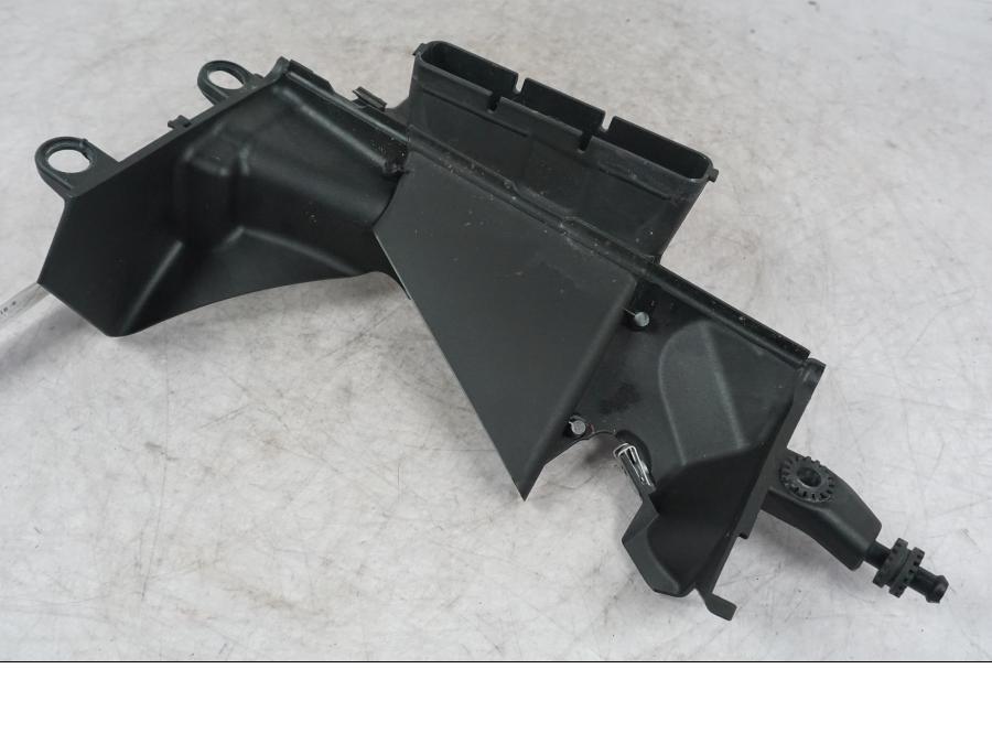 Framsidan på Luftintagskåpa från en Ducati Multistrada V4 -2024 motorcykel.