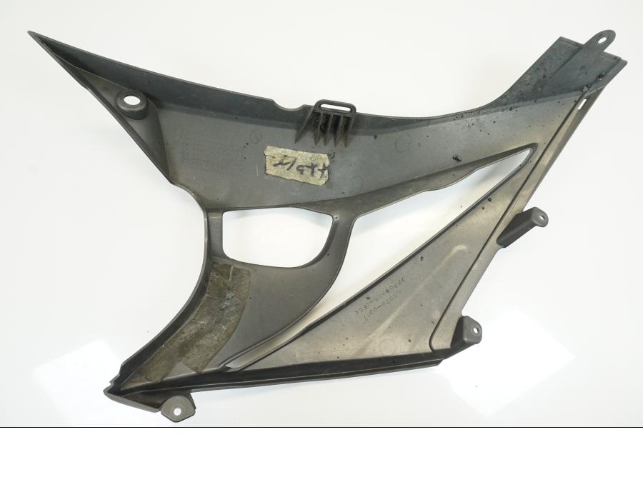 Baksidan på Magkåpa från en Kawasaki Z 1000 SX -2012 motorcykel.