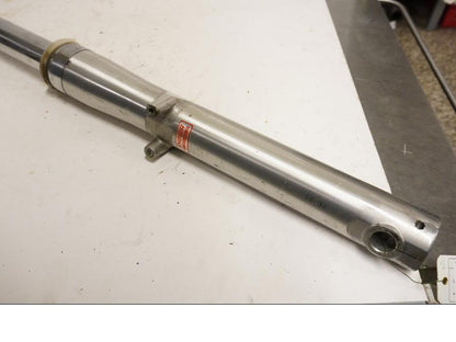 Snett uppifrån på Gaffelben från en Honda VT 1100 C -1999 motorcykel.