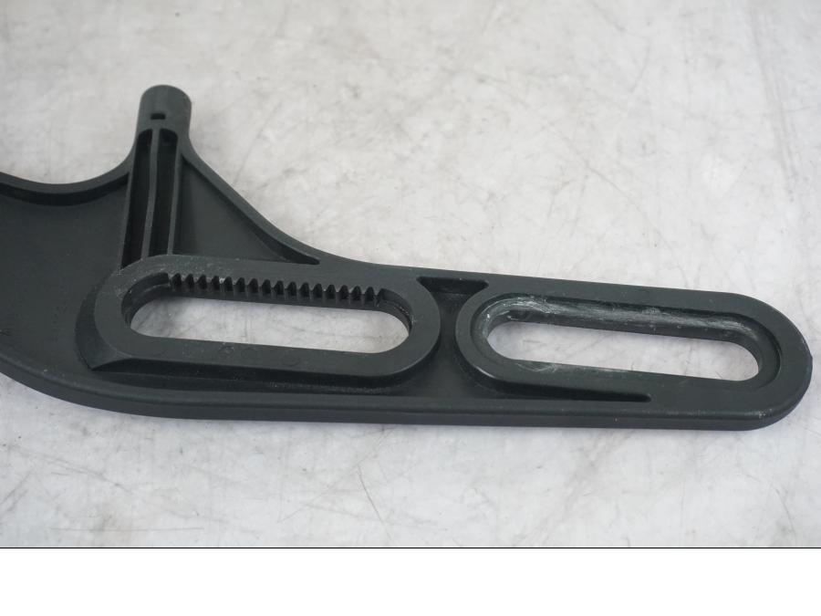 Snett uppifrån på Vindrutefäste från en KTM 1290 Super Adventure S -2022 motorcykel.