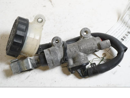 Framsidan på Bromshuvudcylinder från en Honda CBR 900 RR -1998 motorcykel.