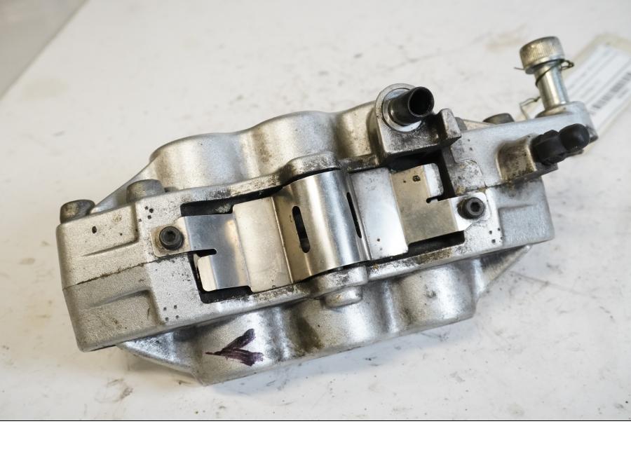 Baksidan på Bromsok från en Kawasaki VN 1500 Mean Streak -2003 motorcykel.