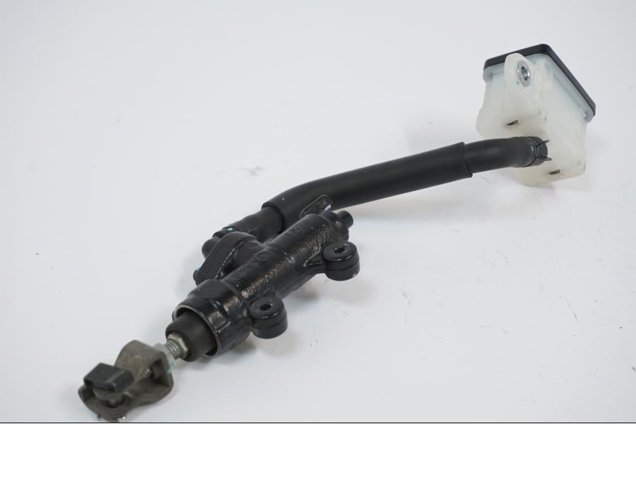 Vänster sida på Bromshuvudcylinder från en Honda CB 650 R -2019 motorcykel.