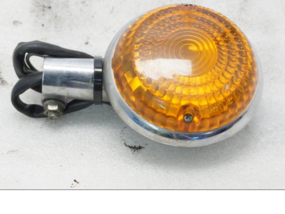 Framsidan på Blinkers från en Yamaha XVS 650 -1999 motorcykel.