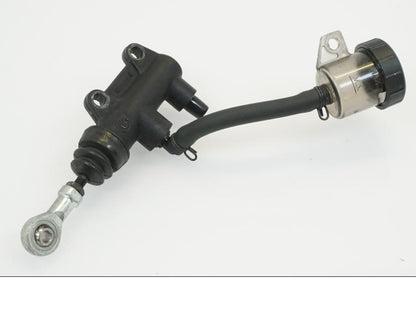 Baksidan på Bromshuvudcylinder från en KTM 1290 Super Duke -2020 motorcykel.