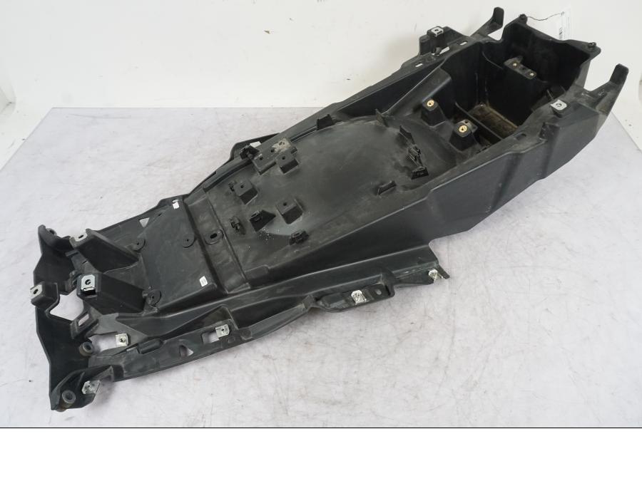 Framsidan på Undertail från en BMW K 1600 GTL -2015 motorcykel.