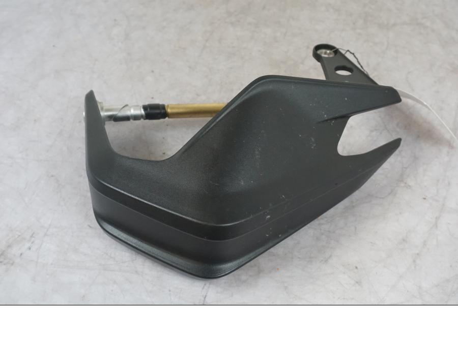 Framsidan på Handskyddsbågar från en KTM 1290 Super Adventure S -2022 motorcykel.