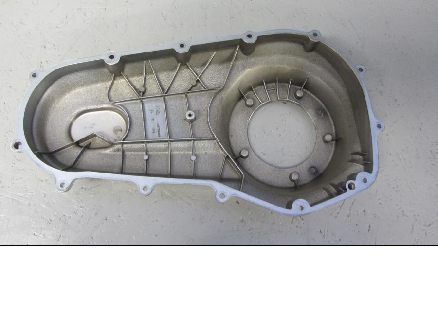 Höger sida på Transmissionskåpa från en H-D Dyna Fat Bob FXDF -2018 motorcykel.