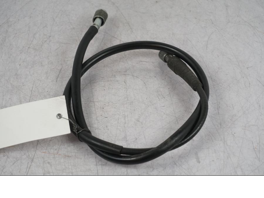 Höger sida på Hastighetsmätarvajer från en Suzuki VZ 800 -2000 motorcykel.