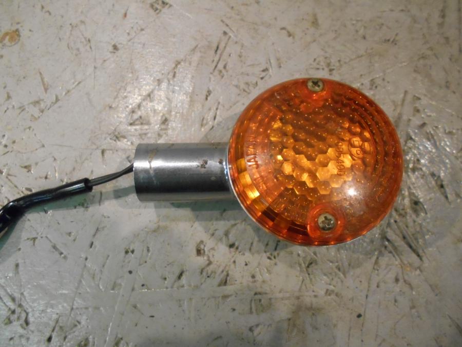 Framsidan på Blinkers från en Suzuki VS 750 Intruder -1986 motorcykel.