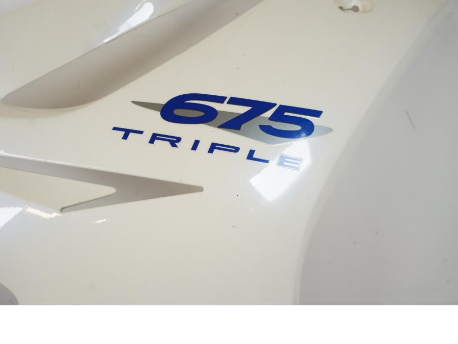 Baksidan på Sidkåpa från en Triumph Daytona 675 -2010 motorcykel.