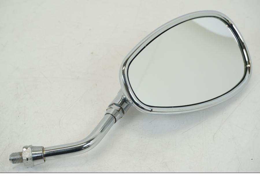 Framsidan på Backspegel från en Yamaha XV 1700 -2004 motorcykel.