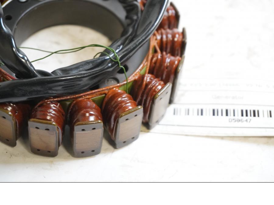 Baksidan på Generator från en Yamaha XVS 650 -1999 motorcykel.