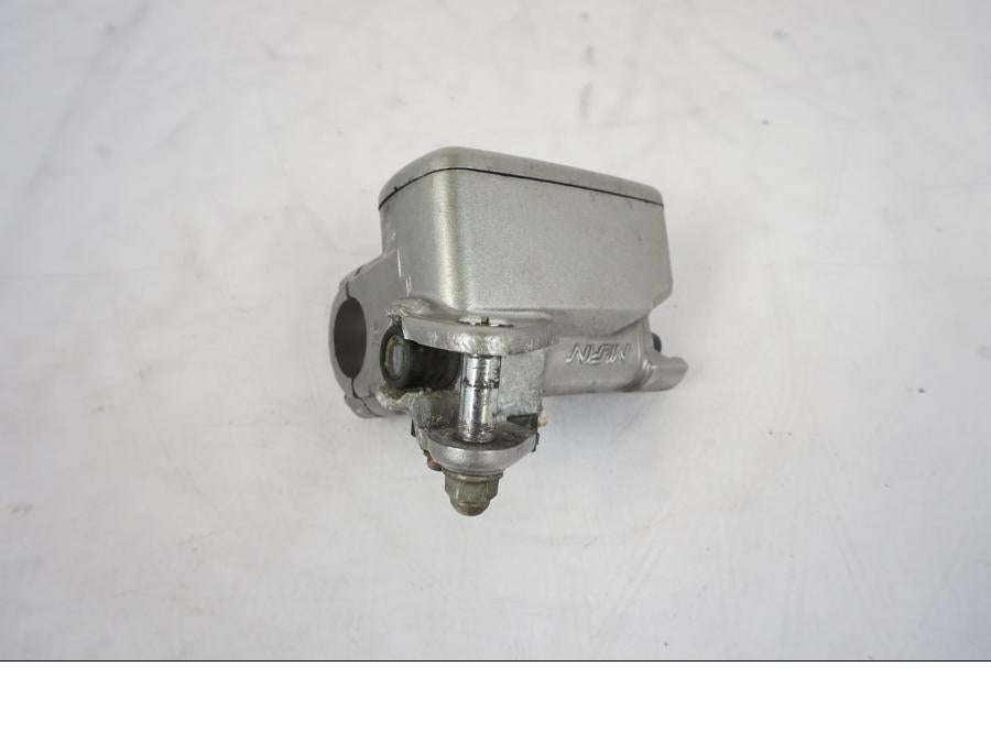 Framsidan på Bromshuvudcylinder från en Honda VFR 750 -1994 motorcykel.