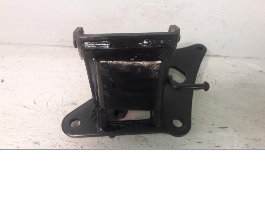 Baksidan på Fotplattefäste från en Kawasaki VN 900 -2007 motorcykel.