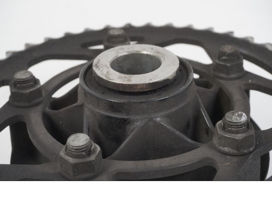 Höger sida på Drevfäste från en BMW S 1000 R -2019 motorcykel.