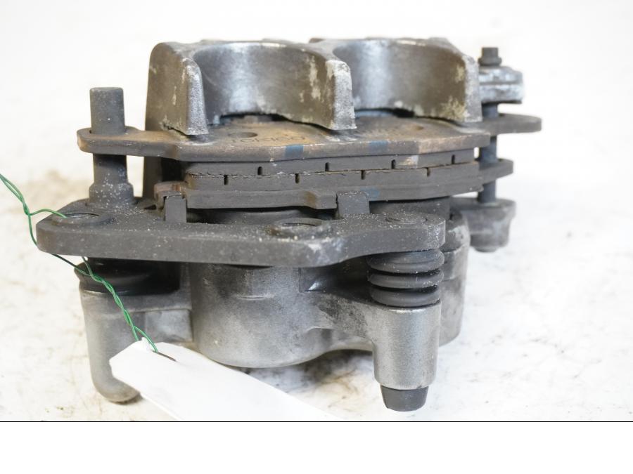 Höger sida på Bromsok från en Kawasaki ZR-7 -2002 motorcykel.