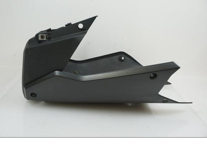 Höger sida på Magkåpa från en Aprilia RS 660 -2022 motorcykel.