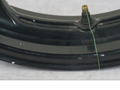 Extrabild4 på Fälg från en Honda CBR 1000 RR -2004 motorcykel.