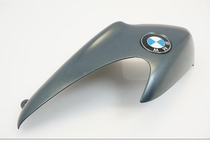 Baksidan på Bensintankskåpa från en BMW R 1150 R -2002 motorcykel.