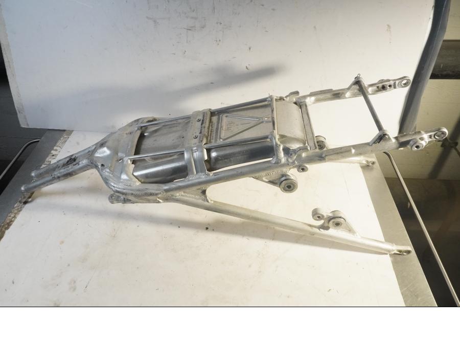 Framsidan på Bakram från en Aprilia SXV 550 -2008 motorcykel.