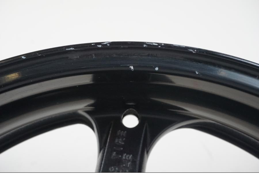 Extrabild4 på Fälg från en Honda CBR 1000 RR -2004 motorcykel.