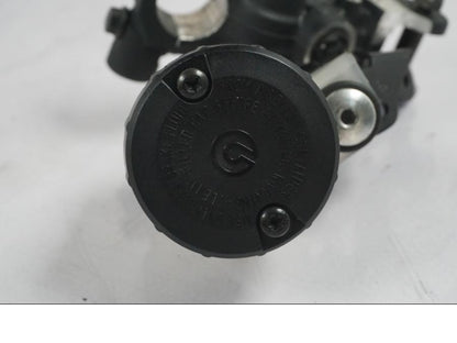 Snett uppifrån på Bromshuvudcylinder från en KTM 1290 Super Duke R -2015 motorcykel.