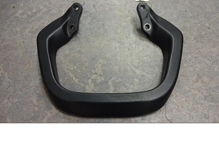 Framsidan på Passagerarhandtag från en Triumph Sprint ST -2007 motorcykel.