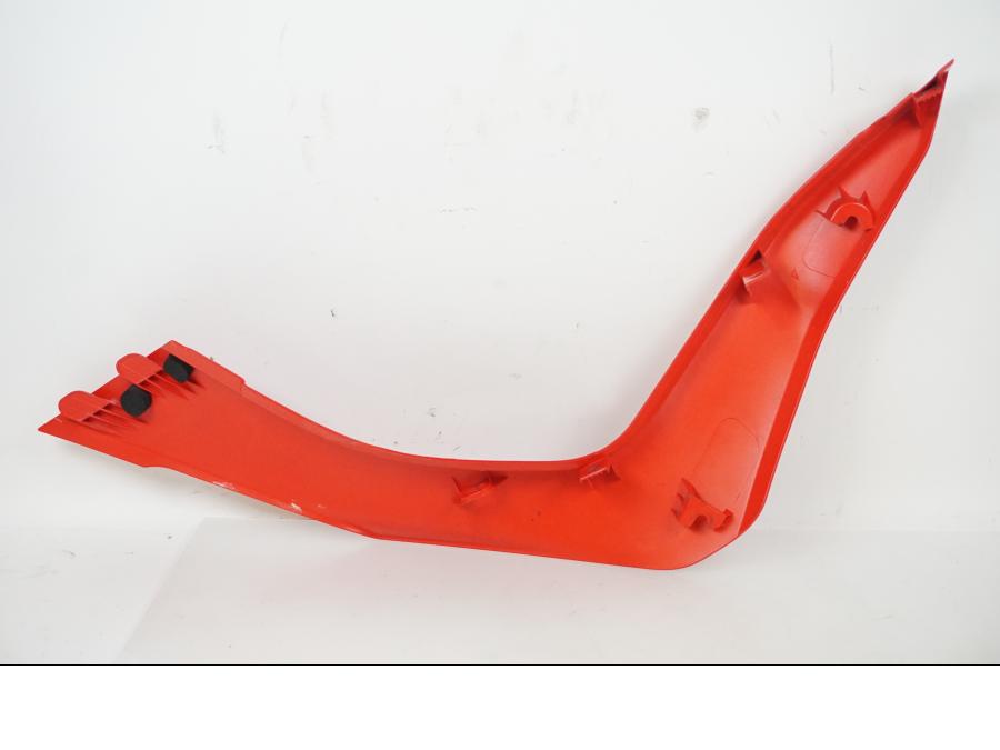 Baksidan på Sidopanel från en Ducati Multistrada 1260 s -2016 motorcykel.