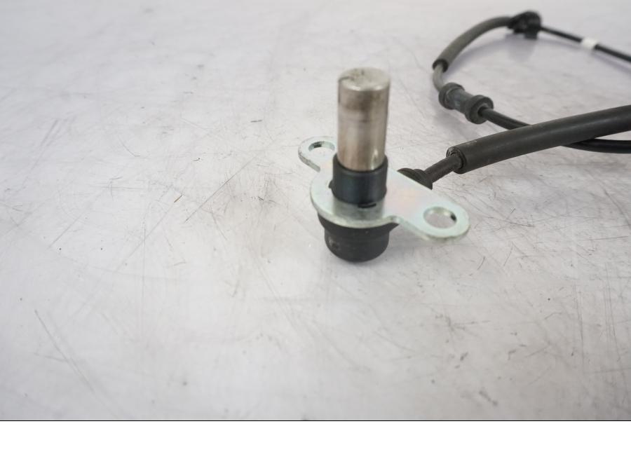 Baksidan på ABS givare från en Kawasaki Z 800 -2014 motorcykel.