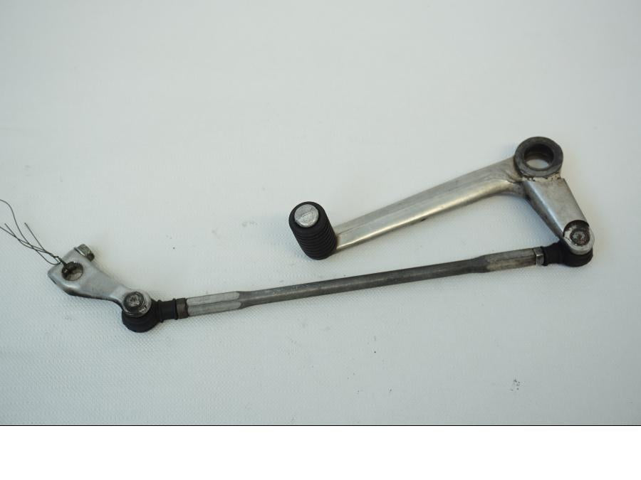 Framsidan på Växelpedal från en Honda CBR 900 RR -1997 motorcykel.