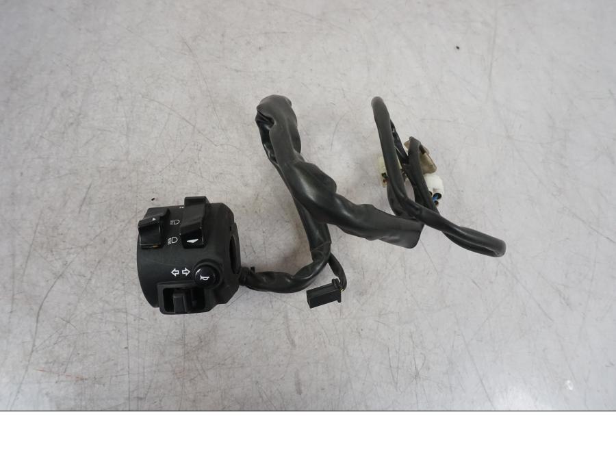 Framsidan på Styrelreglage från en Yamaha MT-09 -2016 motorcykel.