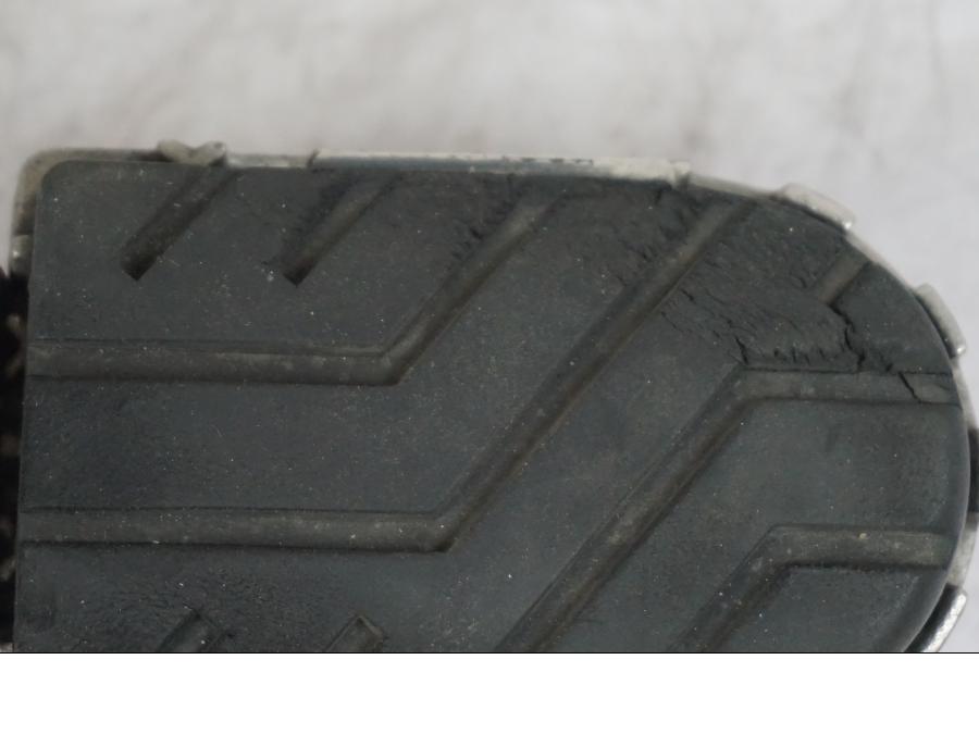 Snett uppifrån på Fotpinne från en Triumph Tiger -2009 motorcykel.