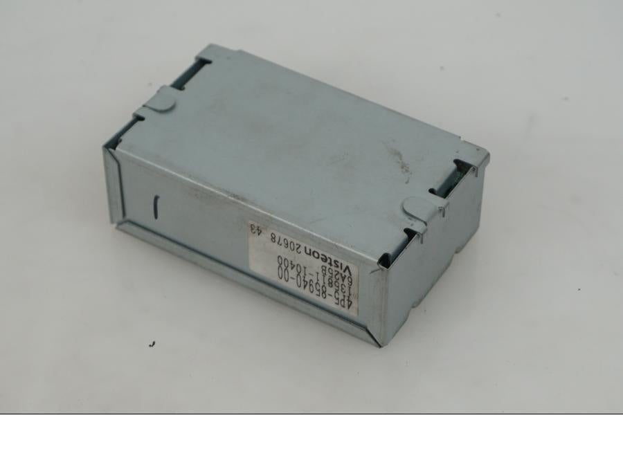 Baksidan på ABS styrenhet från en Yamaha FZ-6 -2006 motorcykel.