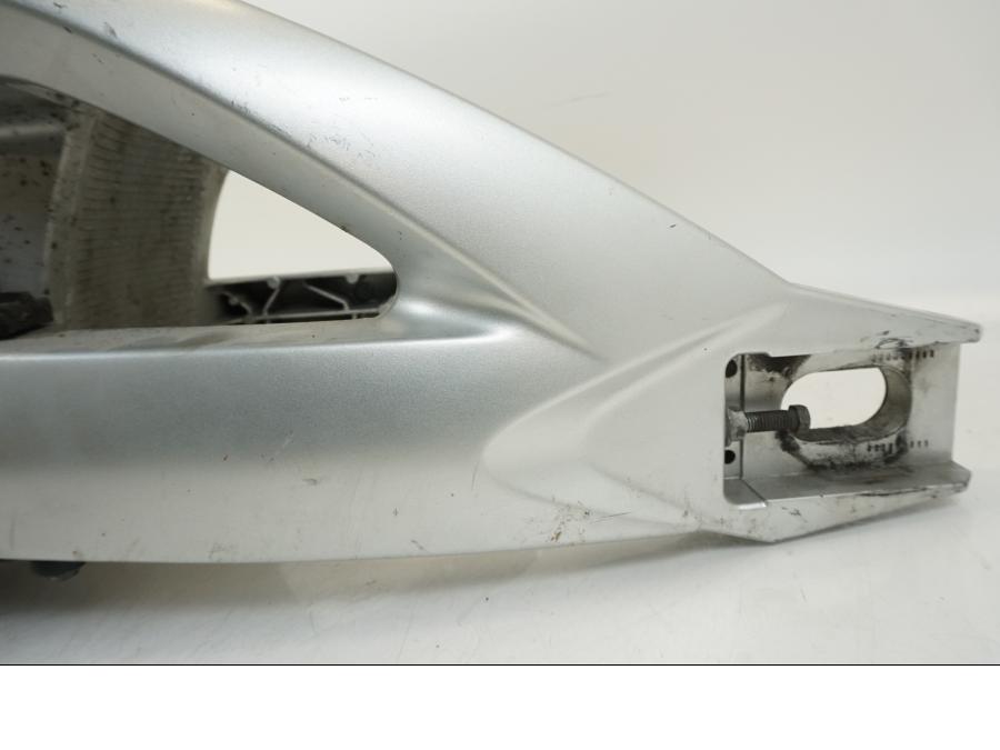 Höger sida på Sving från en Suzuki GSX 1300 BK -2008 motorcykel.