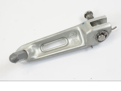 Höger sida på Fotpinne från en Triumph Trident -2021 motorcykel.