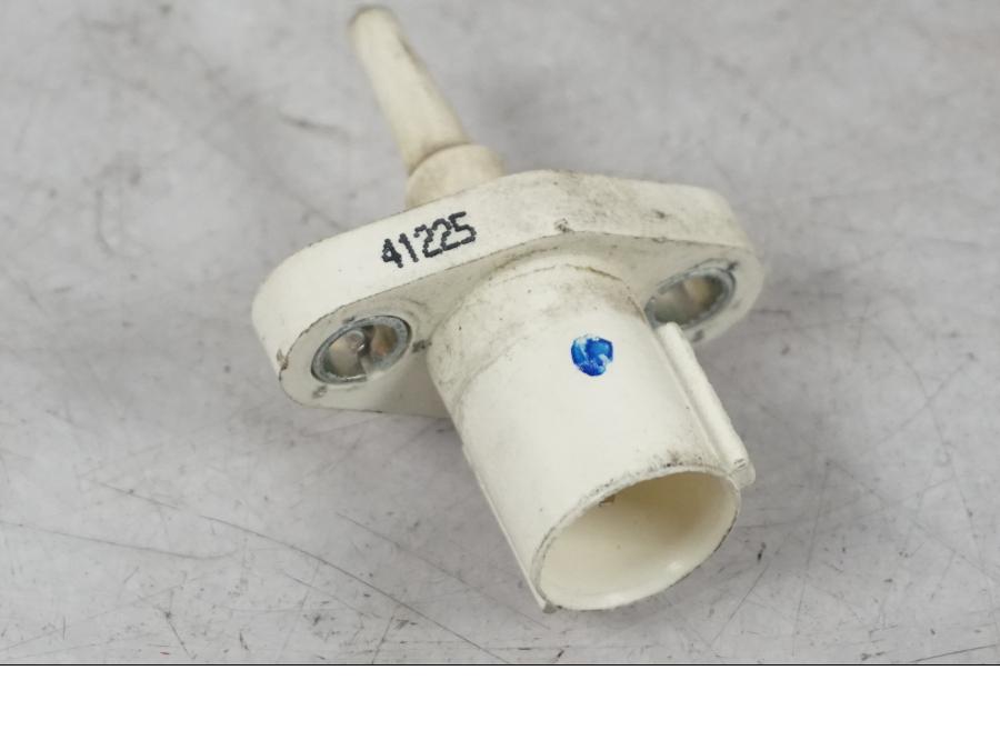 Höger sida på Luftburksensor från en KTM 690 Duke -2015 motorcykel.