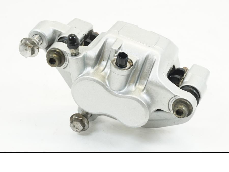 Framsidan på Bromsok från en Yamaha XVS 1100 -2001 motorcykel.