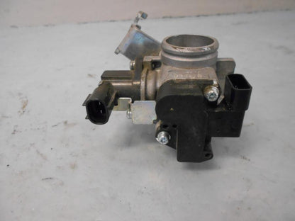 Baksidan på Spjällhus från en Yamaha YS 125 -2017 motorcykel.