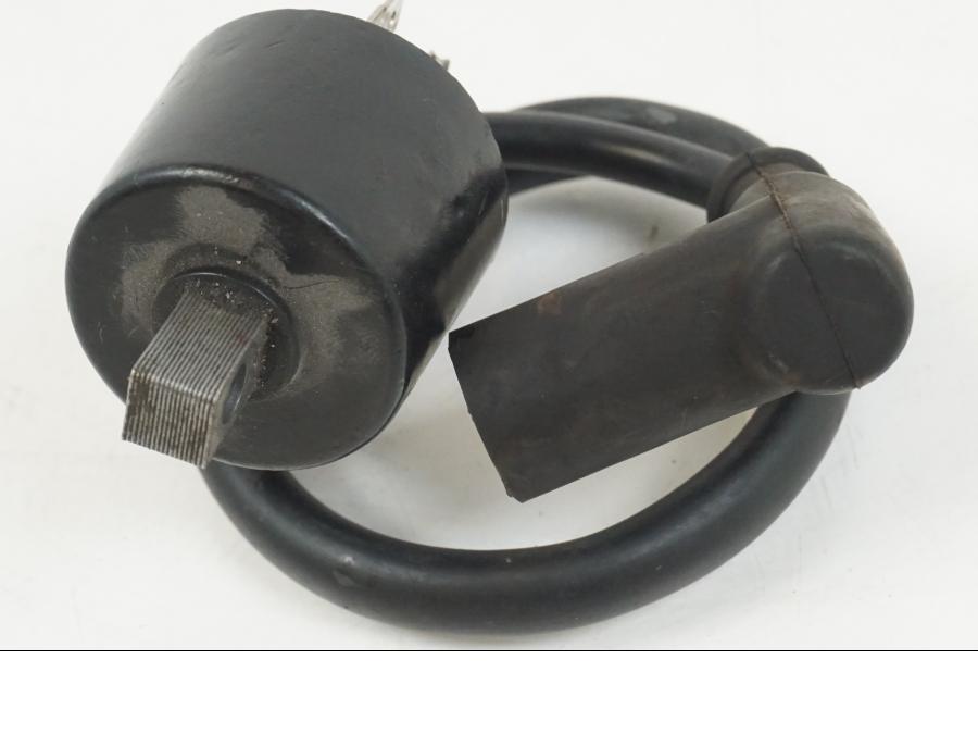 Snett uppifrån på Tändspole från en Aprilia RS 250 -1998 motorcykel.