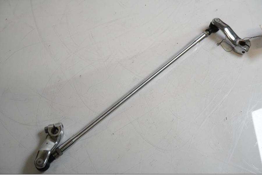 Framsidan på Växelarm från en Yamaha XV 1600 -2002 motorcykel.