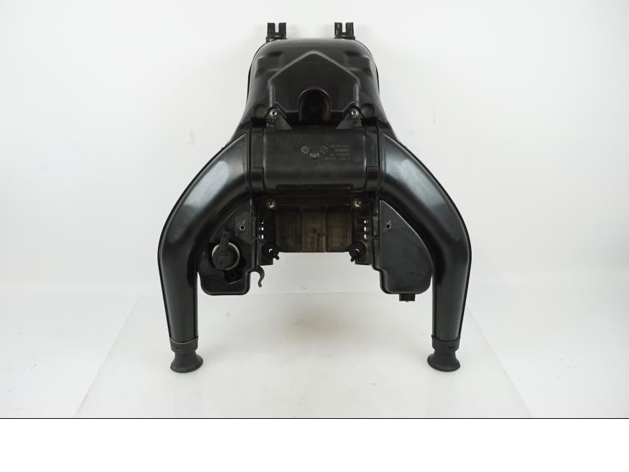 Snett uppifrån på Luftburk från en BMW F 800 GS -2017 motorcykel.