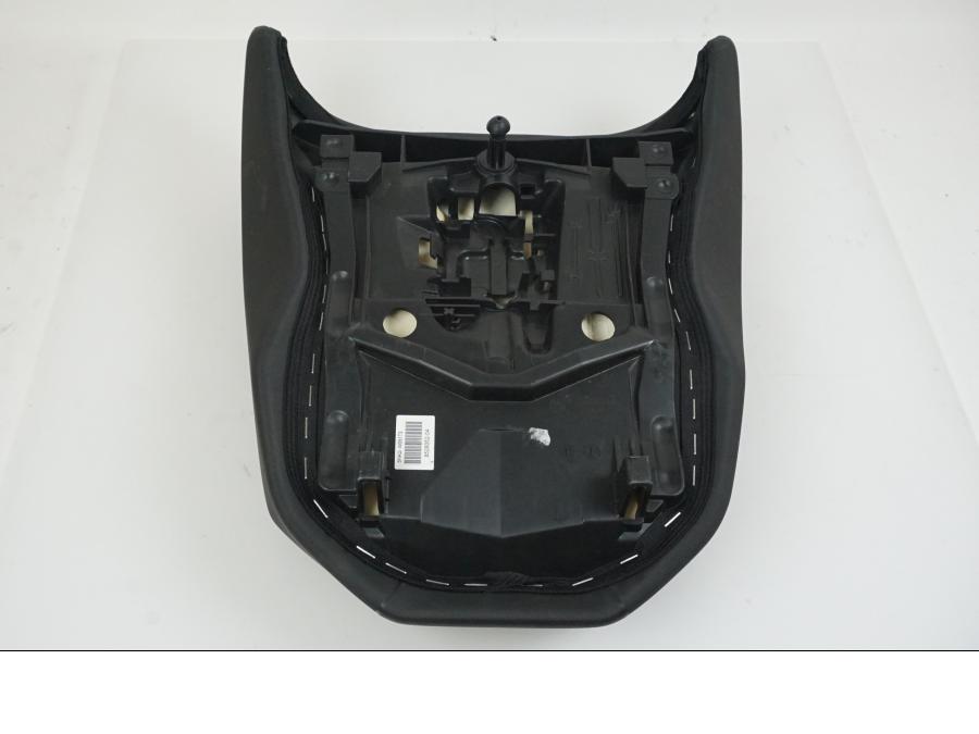 Snett uppifrån på Sadel från en BMW R 1200 GSA -2019 motorcykel.