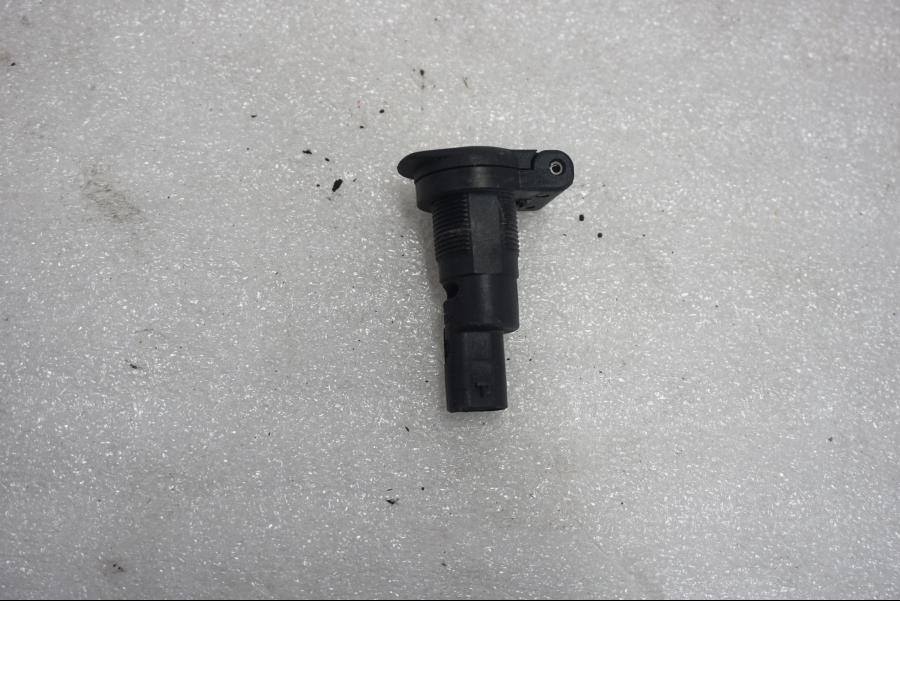 Framsidan på El uttag 12 V från en BMW K 1300 R -2011 motorcykel.