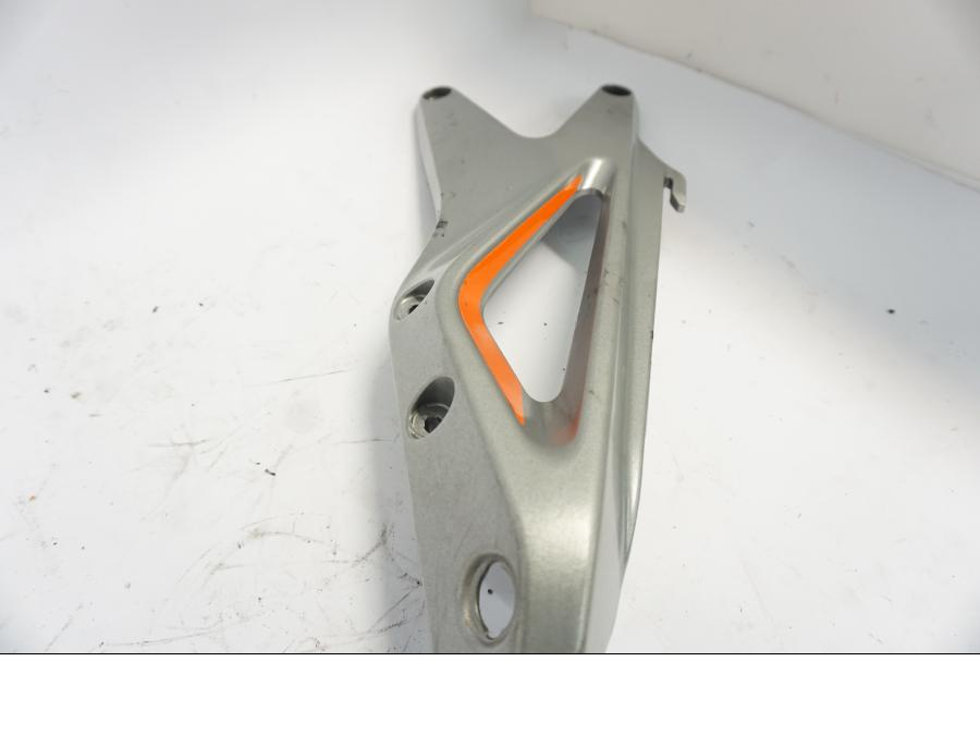 Snett nerifrån på Bakram från en KTM 790 Duke -2018 motorcykel.