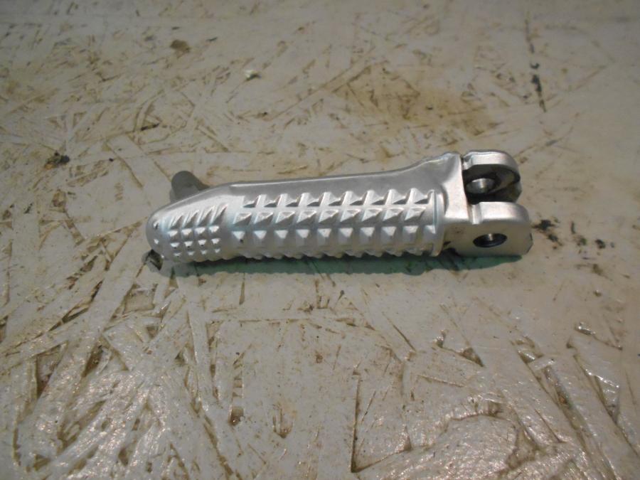 Framsidan på Fotpinne från en BMW S 1000 R -2017 motorcykel.